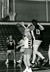 Faculty and admin charity basketball play for United Way