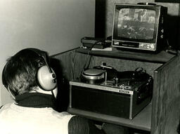 Media centre viewing station